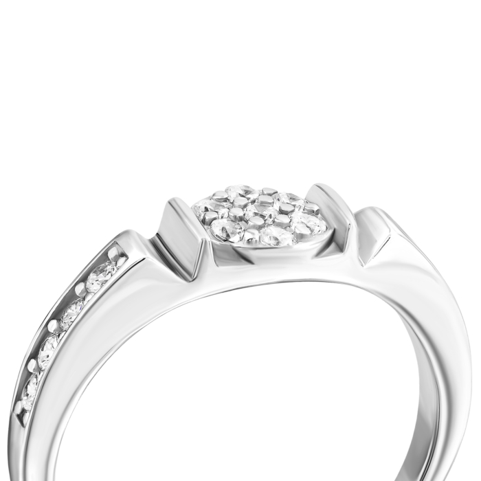 Серебряное кольцо с фианитами.Артикул UG5SZDR17729