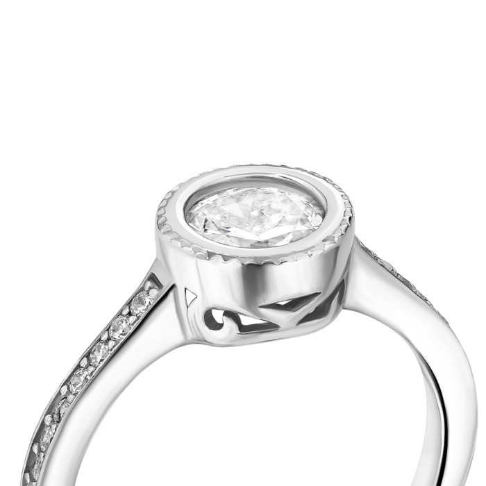 Серебряное кольцо с фианитами.Артикул UG5SZDR18891