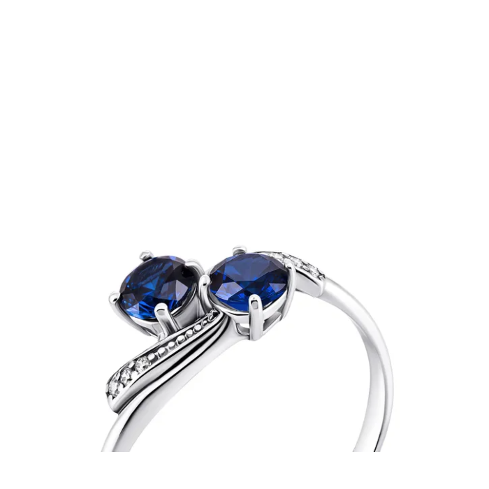 Серебряное кольцо с гидротермальным сапфиром и фианитами. Артикул UG51940/9р-HSPH