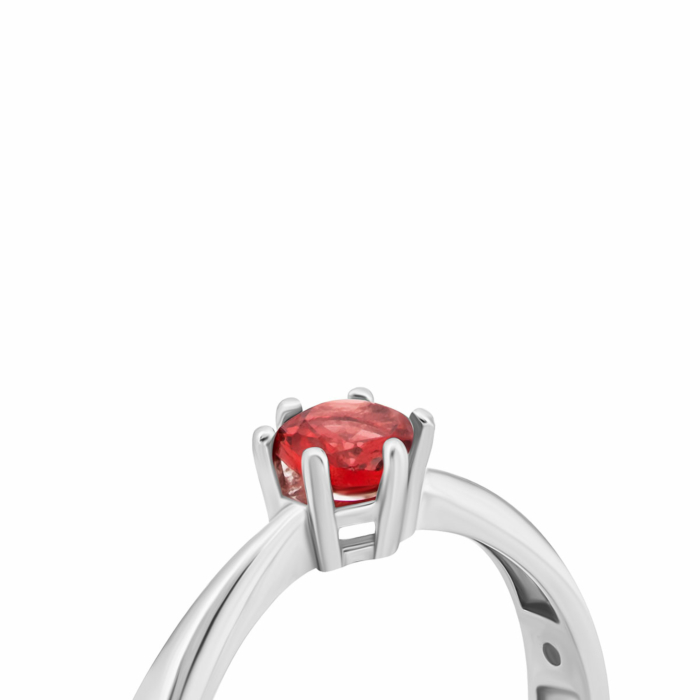 Серебряное кольцо с гранатом и фианитами. Артикул UG51180К.г.Rh