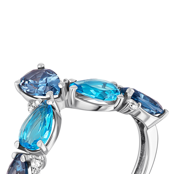Серебряное кольцо с кварцем London blue и фианитами.Артикул UG51344/1р-QLBQS