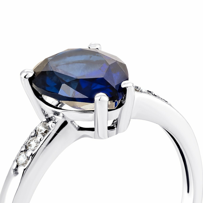 Серебряное кольцо с сапфиром и фианитами. Артикул UG51304/1р-HSPH