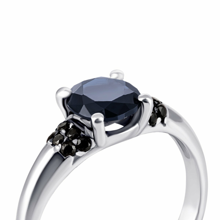 Серебряное кольцо с гидротермальным сапфиром и фианитами.Артикул UG51582ч/1р-HSPH