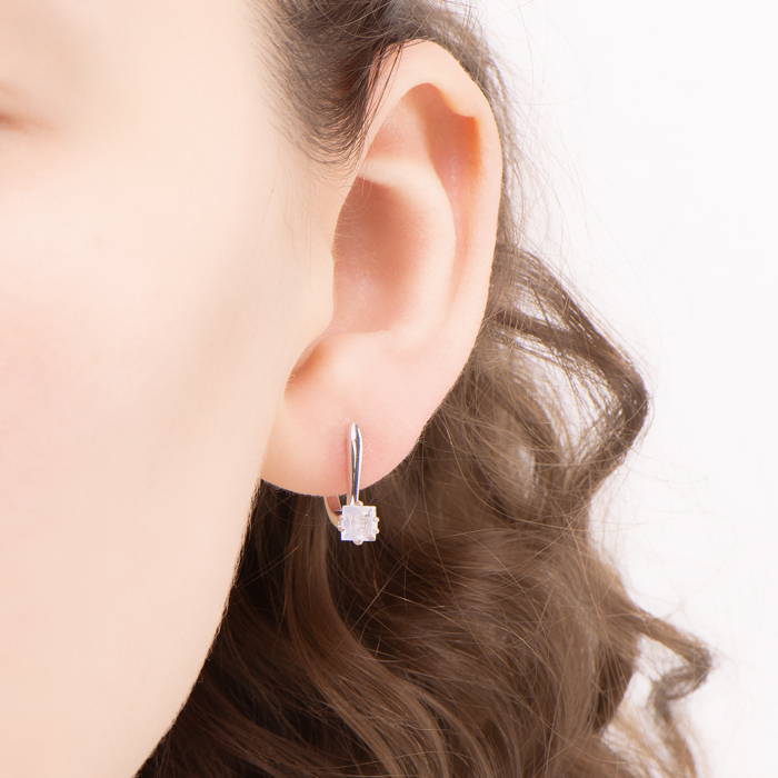 Серебряные серьги с кристаллом. Артикул UG5SZDE15392-3