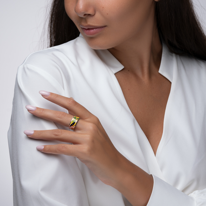 Серебряное кольцо с эмалью и фианитами. Артикул 12115R-R/12/3488