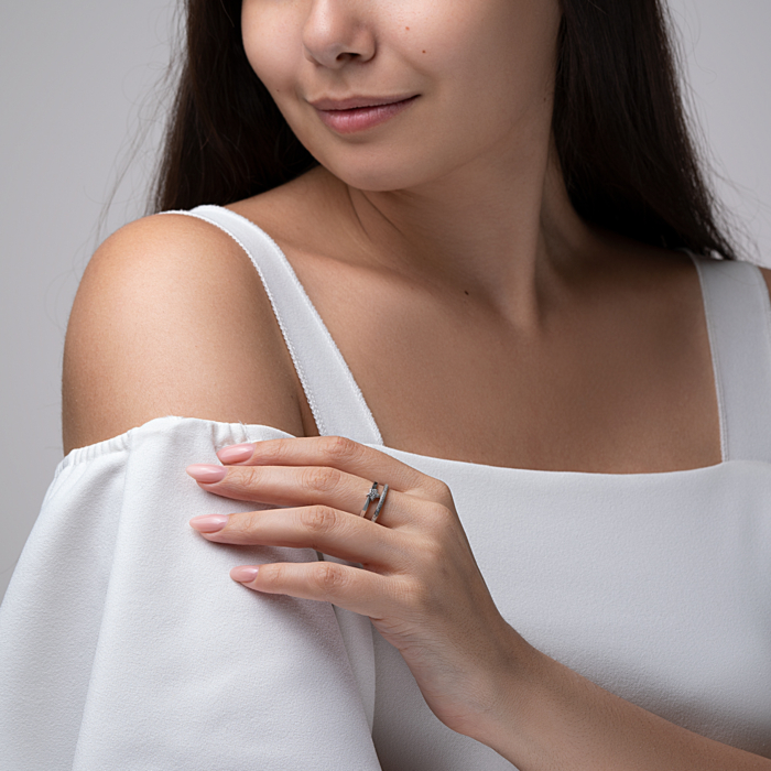 Срібна каблучка з фіанітами. Артикул 001018/12/1/36