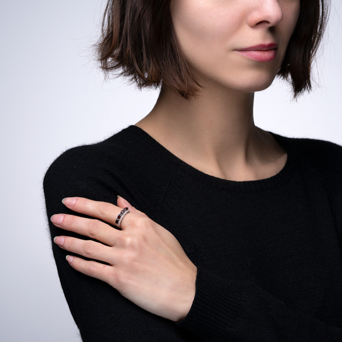 Серебряное кольцо с гранатом. Артикул R76-R/12/5232