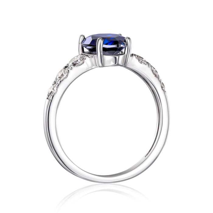 Срібна каблучка з сапфіром і фіанітами. Артикул 00946/12/1/2389