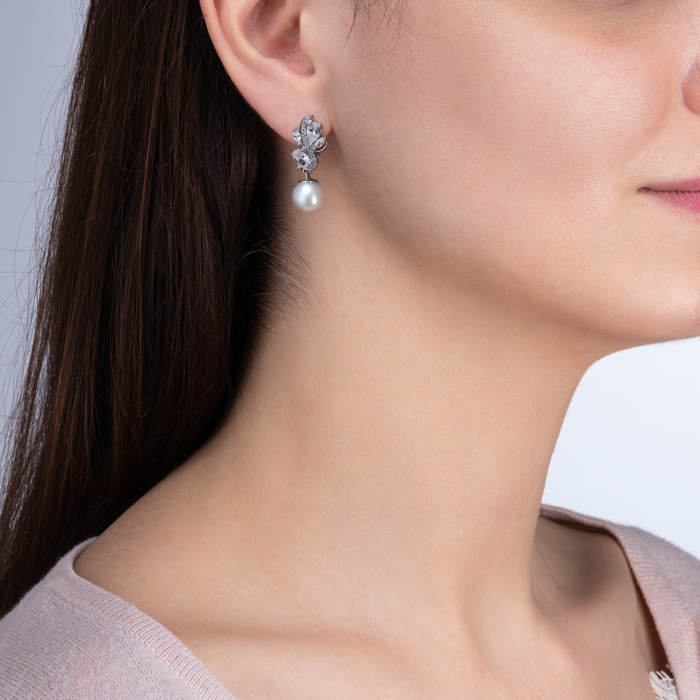 Срібні сережки-підвіски з перлами. Артикул 41105/12/1/3970