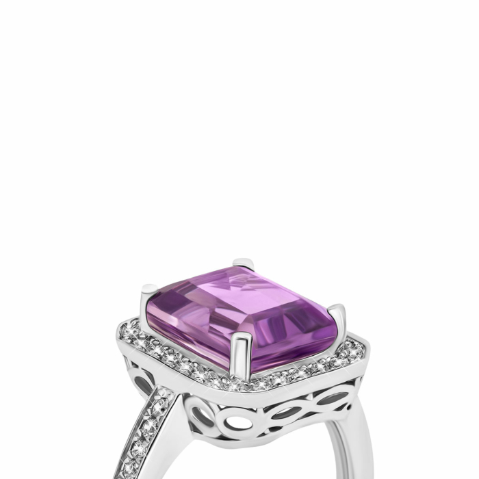 Срібна каблучка з аметистом і фіанітами. Артикул UG5SR18086 к ам