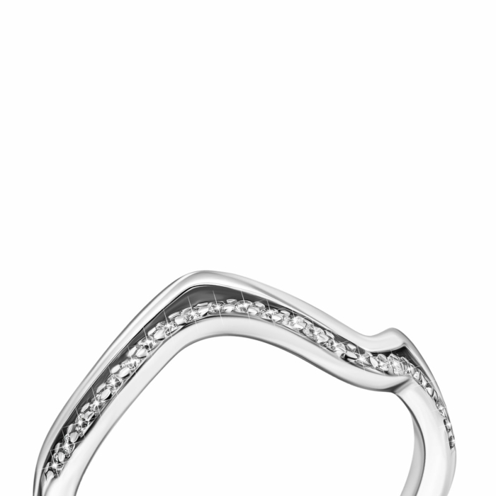 Серебряное кольцо с фианитами.Артикул UG5A02409