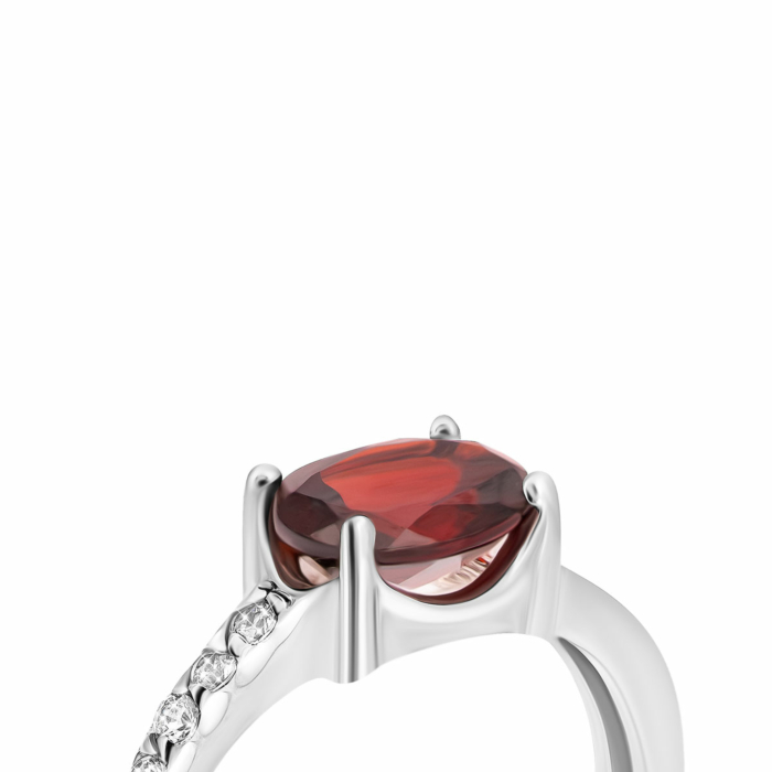 Срібна каблучка з гранатом і фіанітами.Артикул UG5к1272грRh
