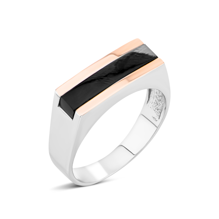 Серебряное печатка с ониксом. Артикул UG5209К.Rh