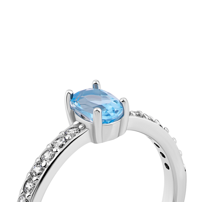 Серебряное кольцо с голубым кварцем и фианитами. Артикул UG5SZDR31945
