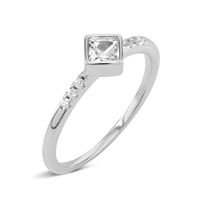 Серебряное кольцо с фианитами. Артикул UG5SZDR36504