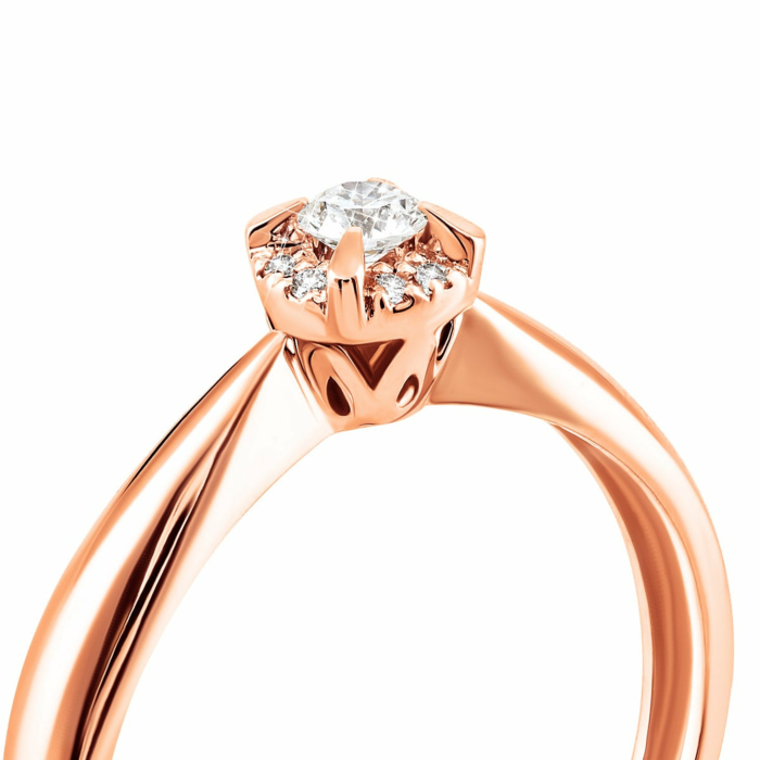 Золотое кольцо с бриллиантами. Артикул UG5880218