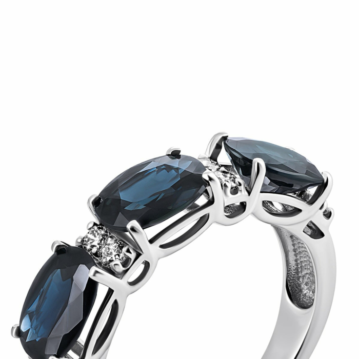 Золотое кольцо с бриллиантами и сапфирами. Артикул UG553515/02/1/8503