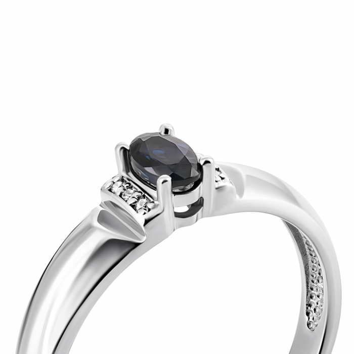 Золотое кольцо с бриллиантами и сапфиром. Артикул UG553482/02/1/8051