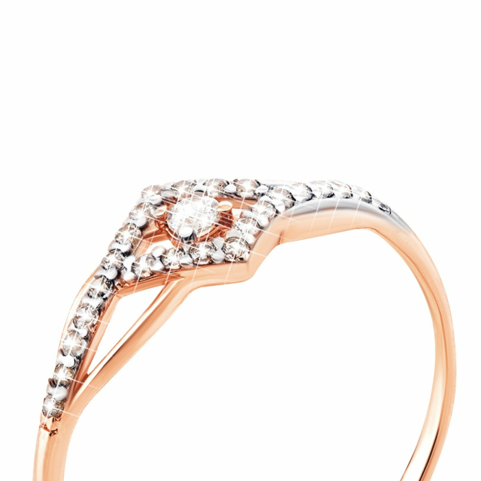 Золотое кольцо с фианитами. Артикул UG512787