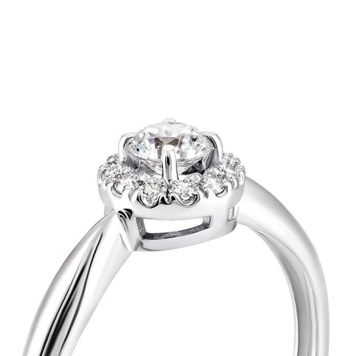 Золотое кольцо с фианитами. Артикул UG5700132-бел