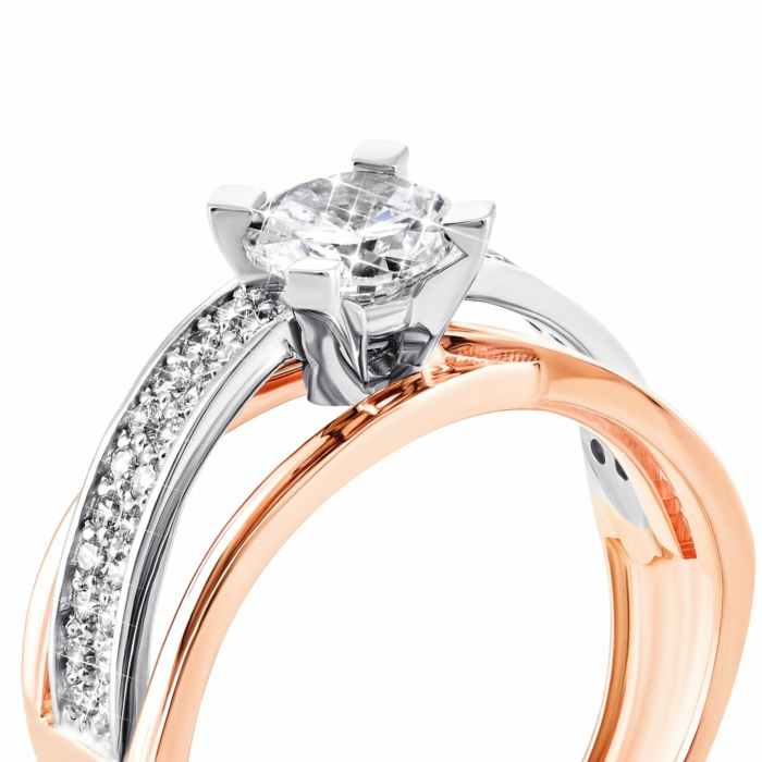 Золота каблучка з фіанітами. Артикул UG5КД2062