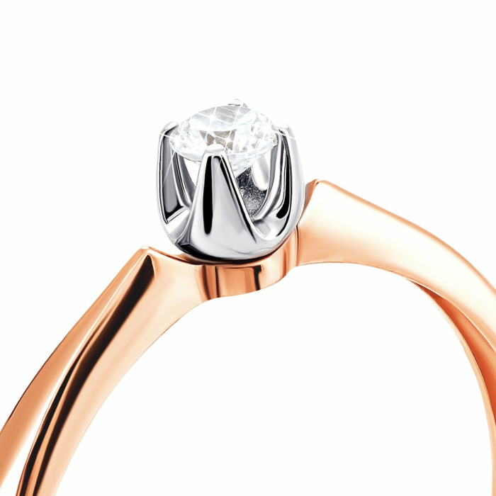 Золотое кольцо с фианитом. Артикул UG5700030