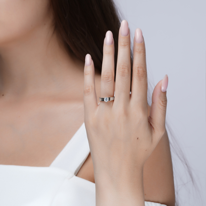 Золота каблучка з фіанітом. Артикул 12156/б