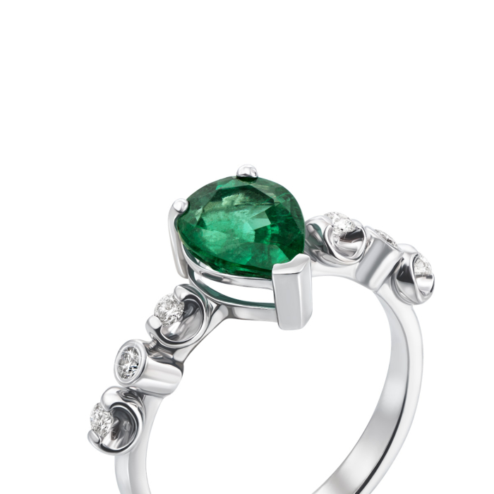 Золотое кольцо с изумрудом и бриллиантами. Артикул 53404/02/1/9970