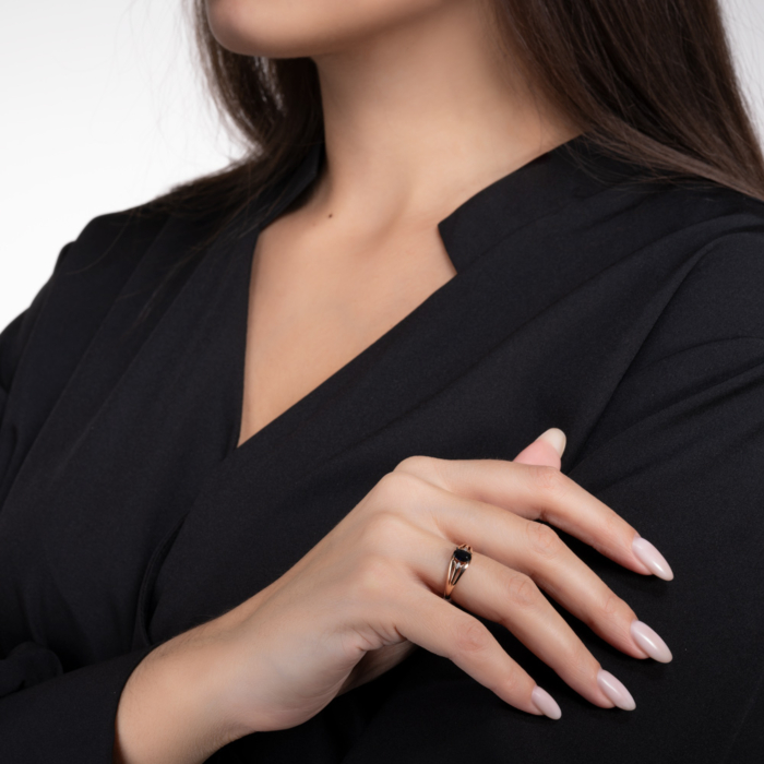 Золота каблучка з діамантами і сапфіром. Артикул 53577/01/1/8121