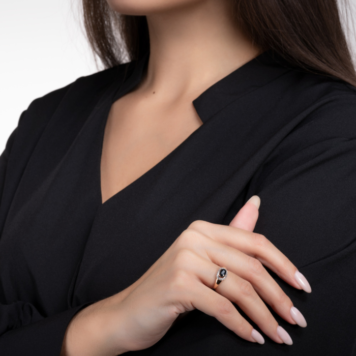 Золота каблучка з діамантами і сапфіром. Артикул 53616/01/1/8121