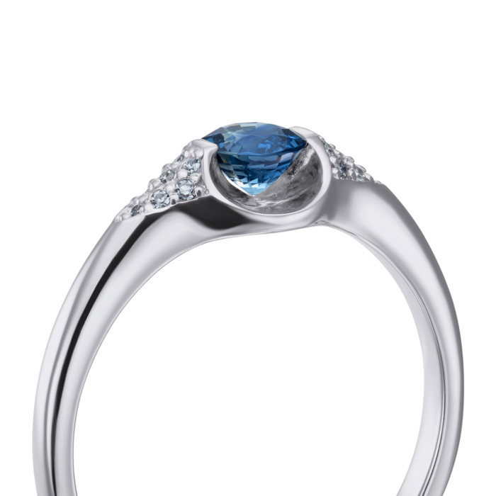 Золота каблучка з сапфіром і діамантами. Артикул 53299/0.8Sб сап (53299/02/1/8096)