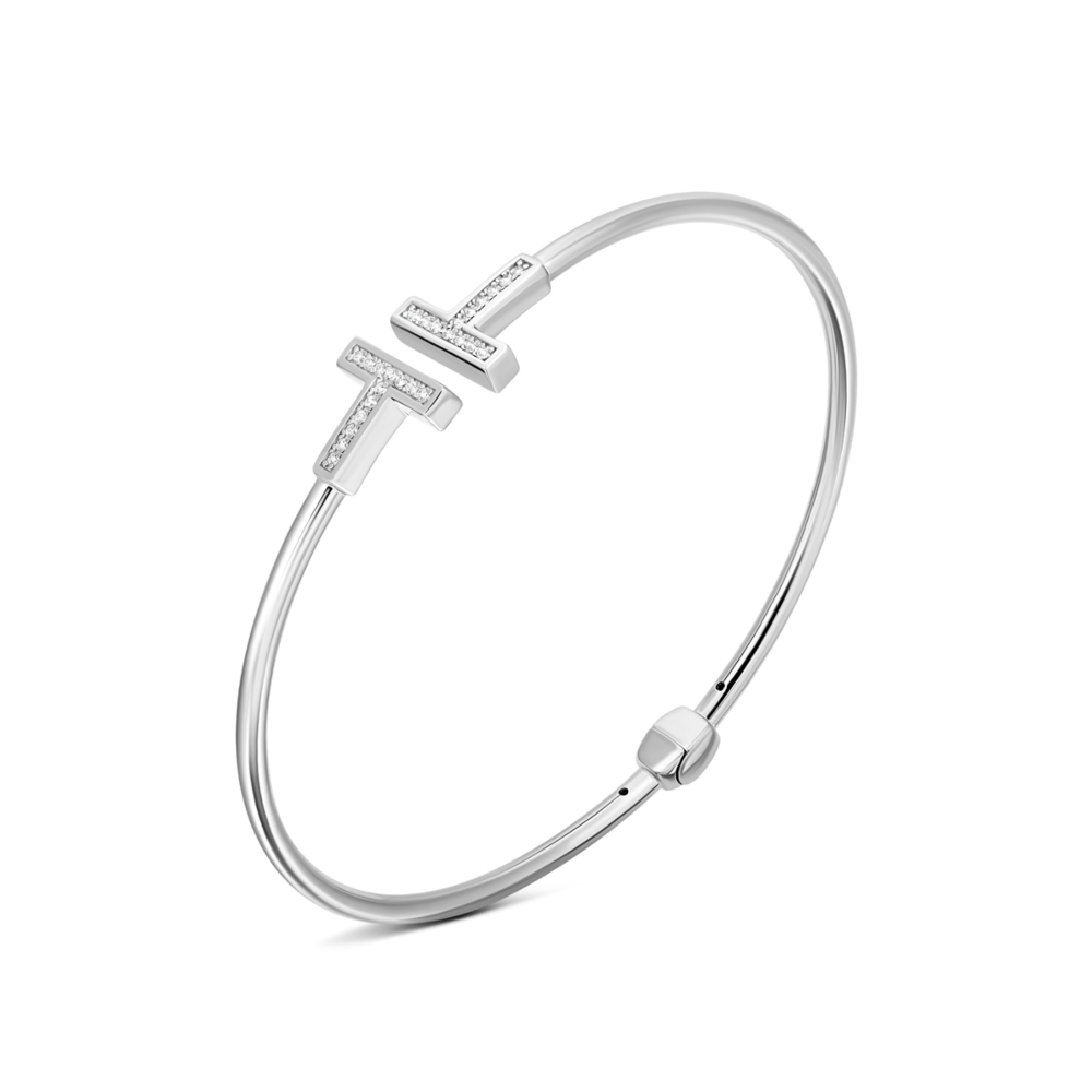 Серебряный жесткий браслет с фианитами. Артикул UG5B38308